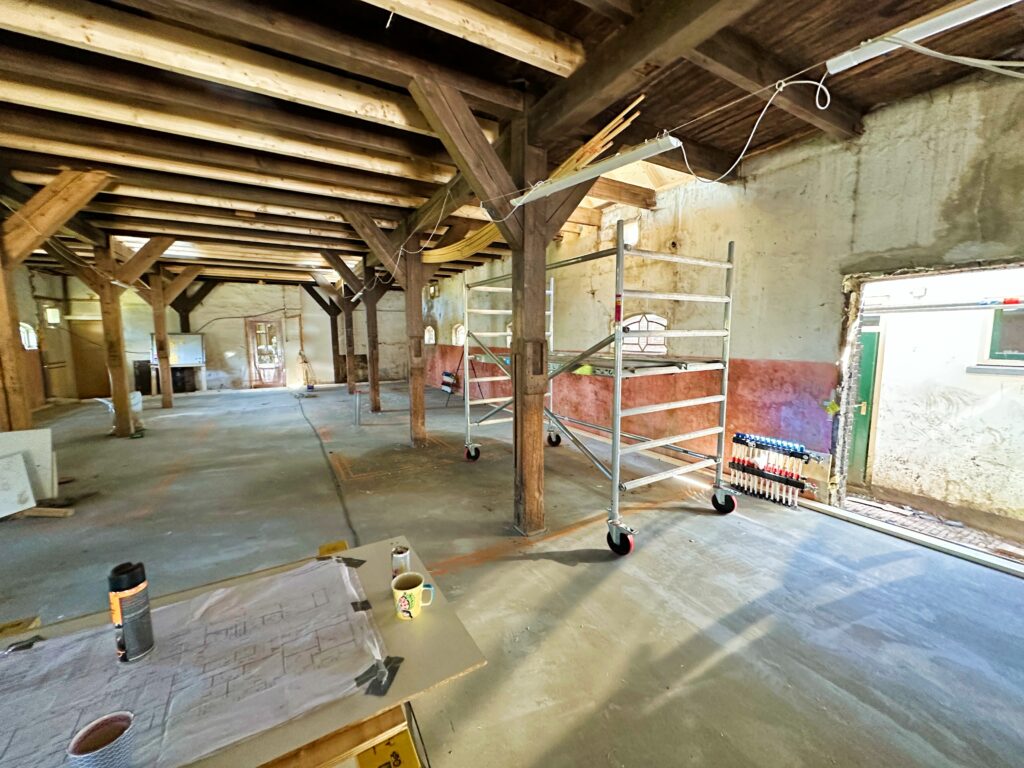 Rakentaa - Duivendrecht, transformatie van stal naar boerderij woning